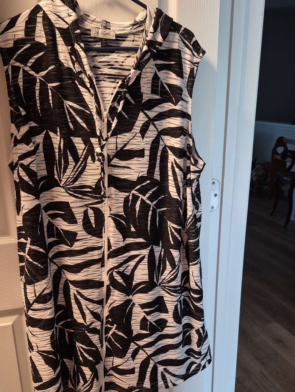 Sleeveless Zip-Front Swim Coverup in Black & White